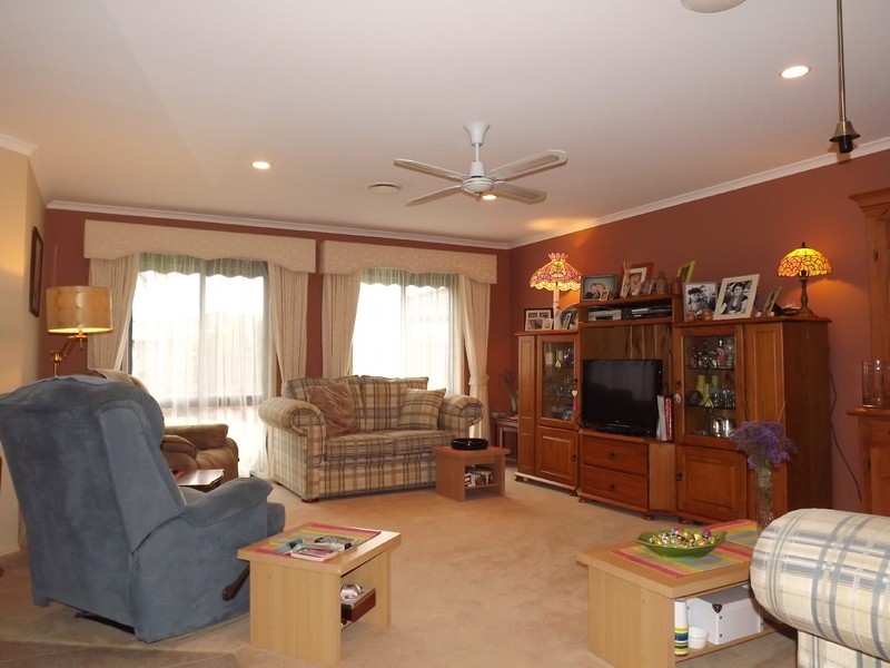 11 Crombe Court, Newborough VIC 3825
