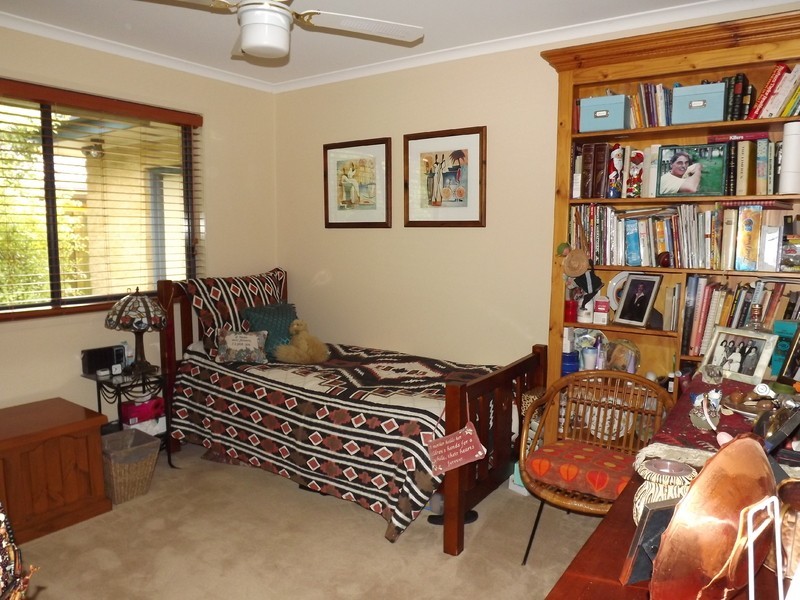 11 Crombe Court, Newborough VIC 3825