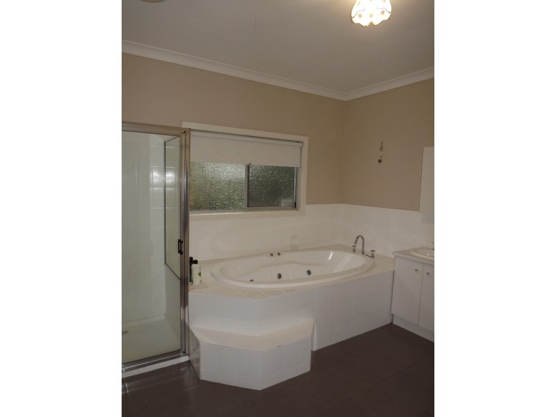 27 Heather Grove, Newborough VIC 3825