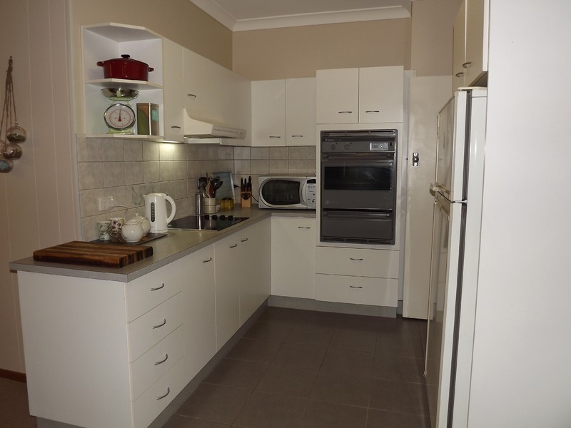 27 Heather Grove, Newborough VIC 3825