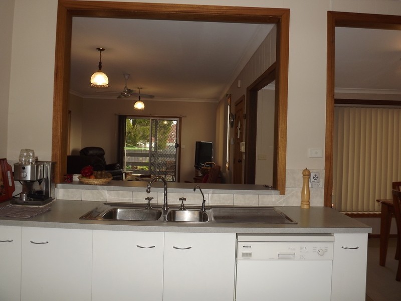 27 Heather Grove, Newborough VIC 3825