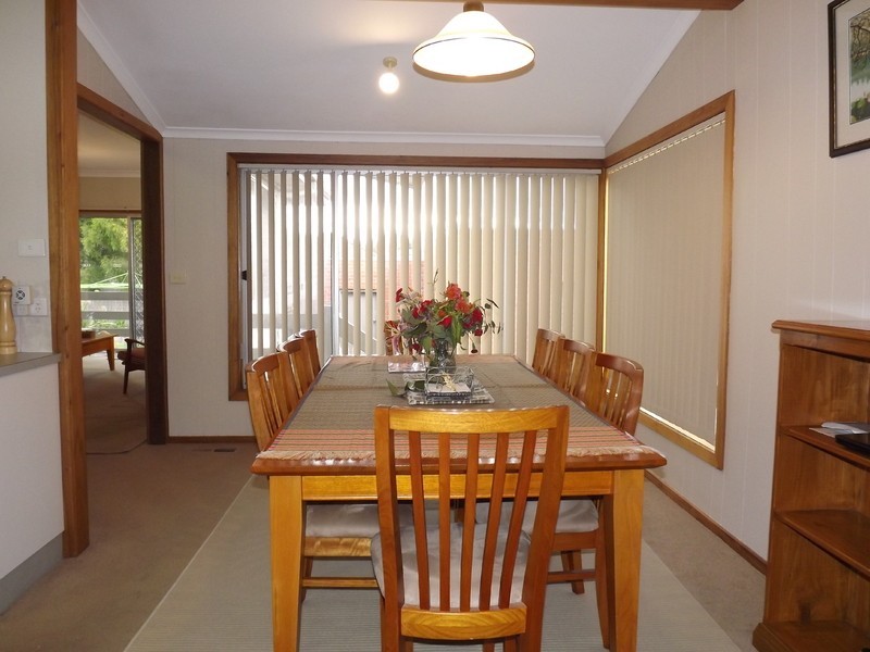 27 Heather Grove, Newborough VIC 3825