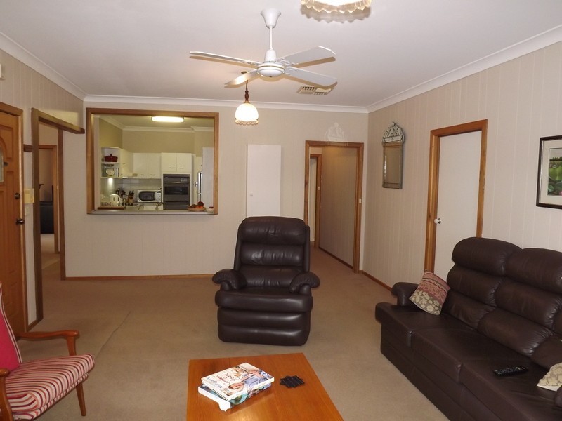 27 Heather Grove, Newborough VIC 3825