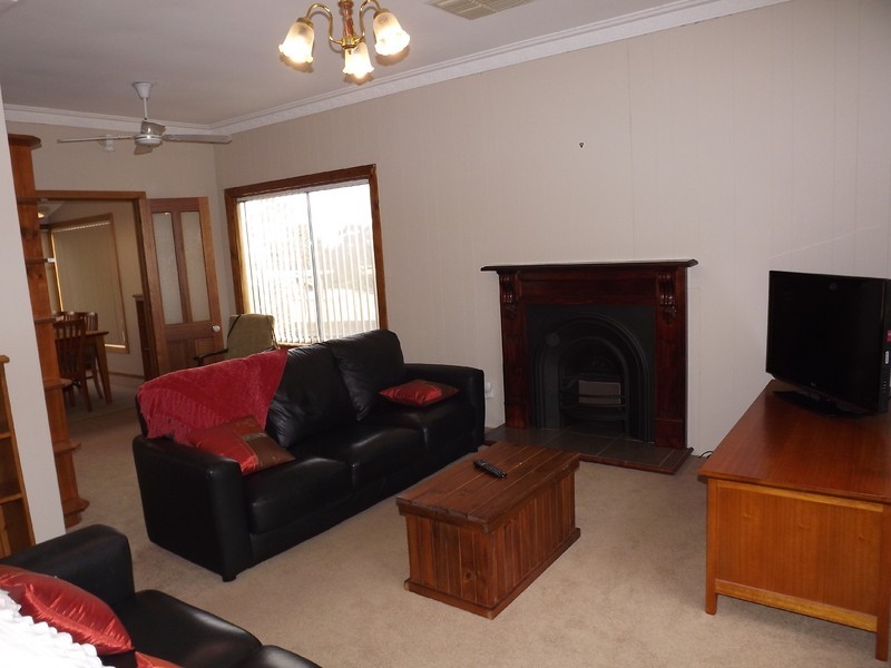 27 Heather Grove, Newborough VIC 3825