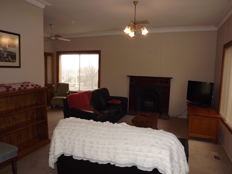 27 Heather Grove, Newborough VIC 3825