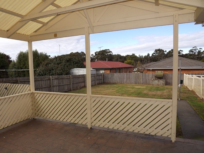 22 Jeeralang Avenue, Newborough VIC 3825
