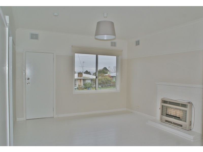 24 Lincoln Street, Moe VIC 3825