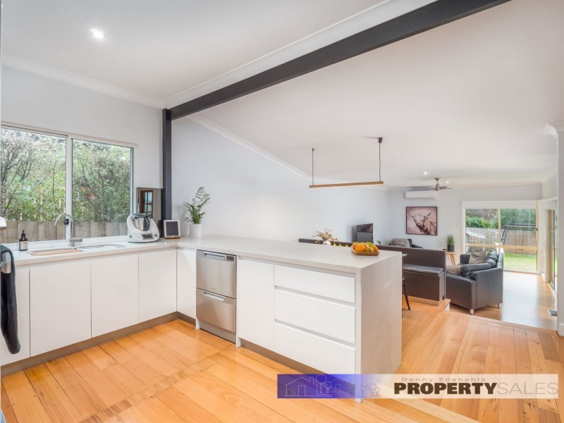 27 Durham Road, Newborough VIC 3825