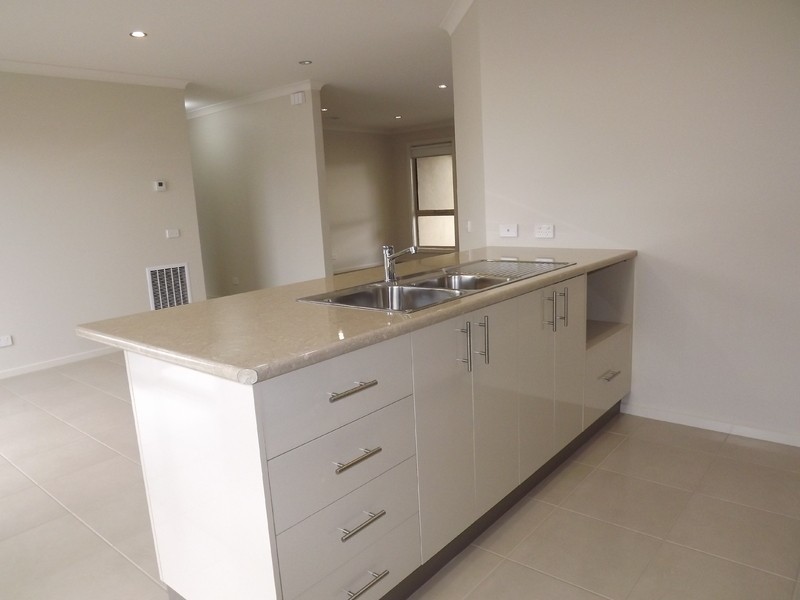 99 Hennessey Street, Moe VIC 3825