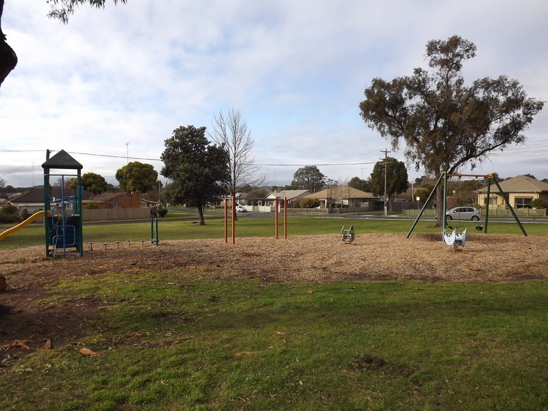 99 Hennessey Street, Moe VIC 3825