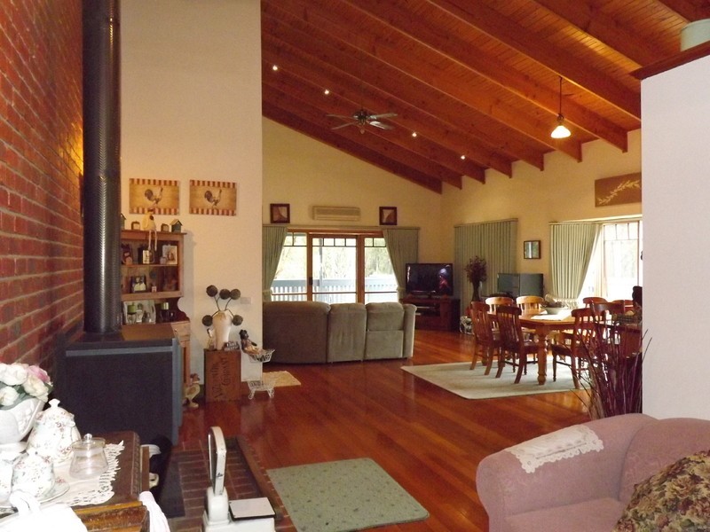 21 Delbridge Drive, Moe South VIC 3825