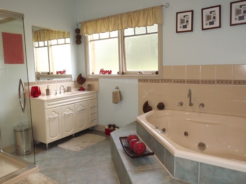 21 Delbridge Drive, Moe South VIC 3825