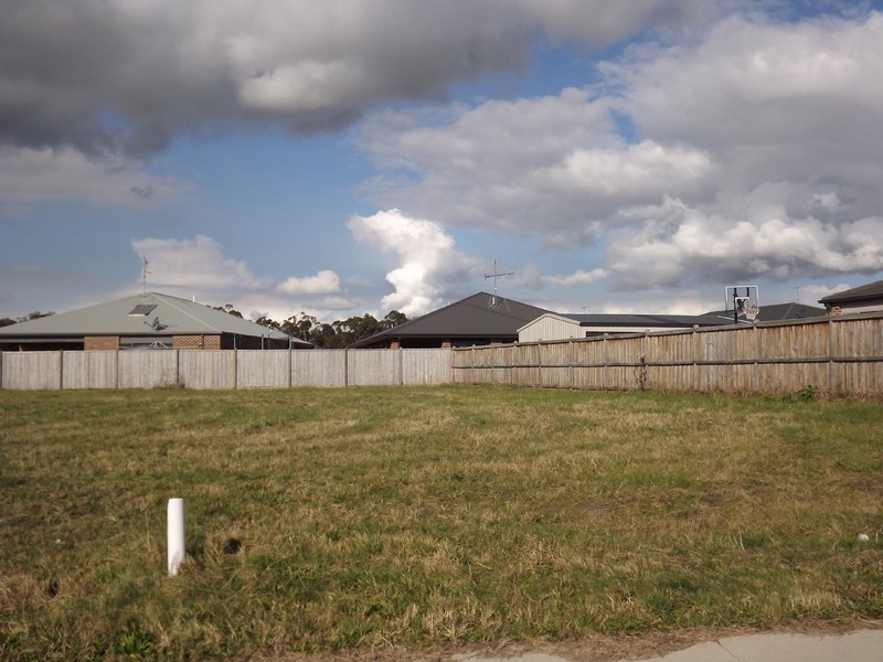 9 Montane Boulevard, Newborough VIC 3825