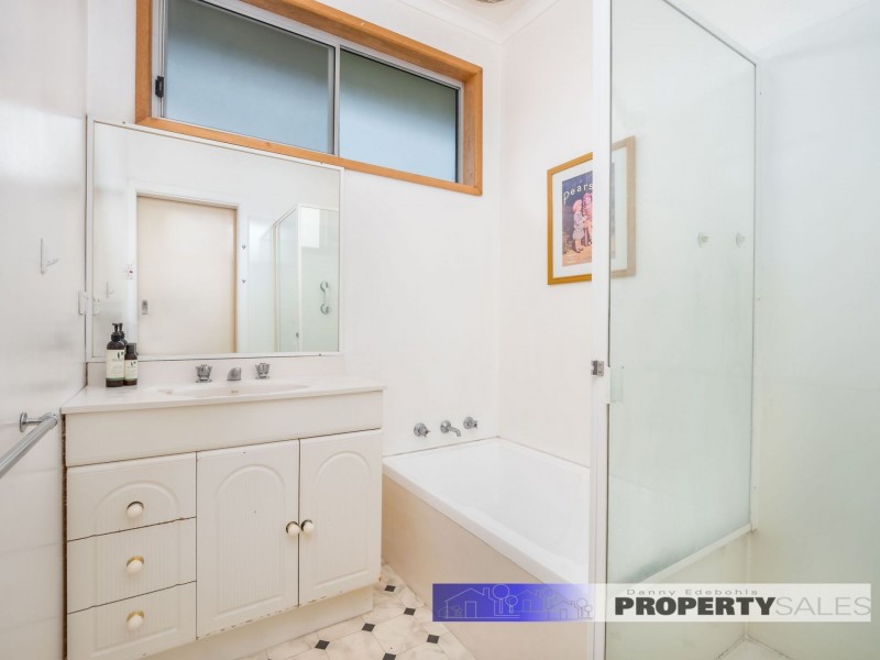 16 Alexander Avenue, Moe VIC 3825