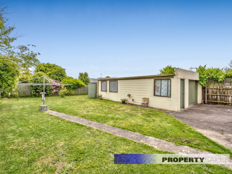 16 Alexander Avenue, Moe VIC 3825
