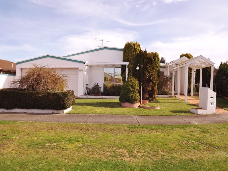 2 Kennedy Court, Newborough VIC 3825