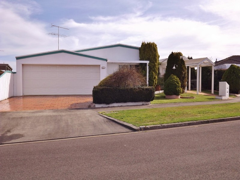 2 Kennedy Court, Newborough VIC 3825
