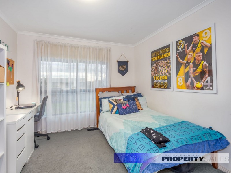 9 Mirboo Street, Newborough VIC 3825