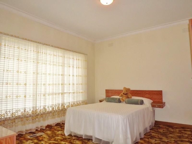 17 Heather Grove, Newborough VIC 3825