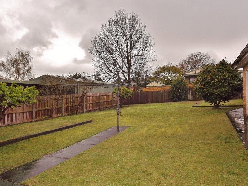 17 Heather Grove, Newborough VIC 3825