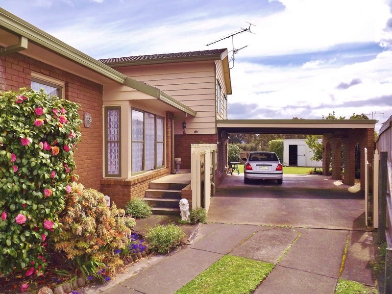 9  Avon Court, Newborough VIC 3825