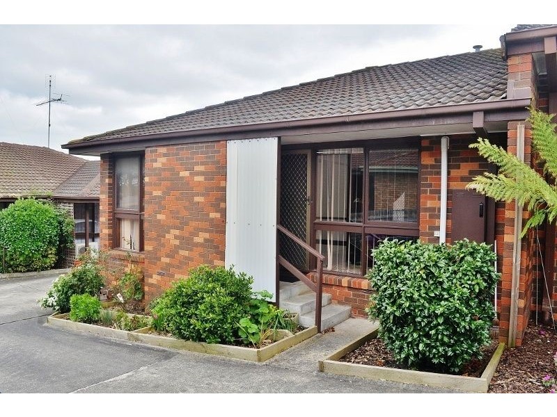 2/45 Dinwoodie Drive, Newborough VIC 3825