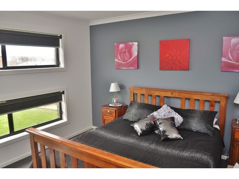 16 Montane Boulevard, Newborough VIC 3825