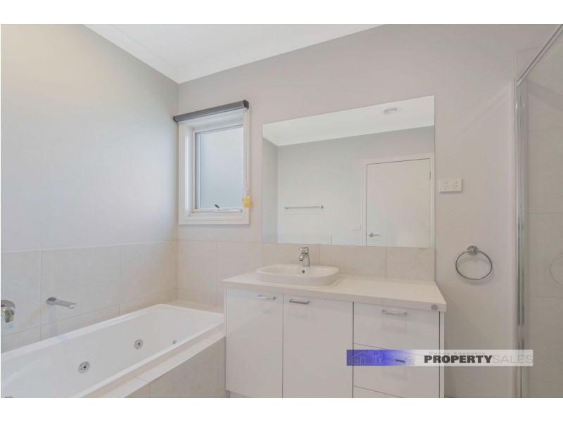 31 Shanahan Parade, Newborough VIC 3825