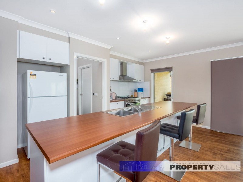 14 Sweetwater Place, Moe VIC 3825