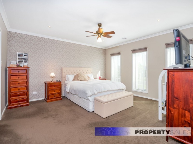 14 Sweetwater Place, Moe VIC 3825