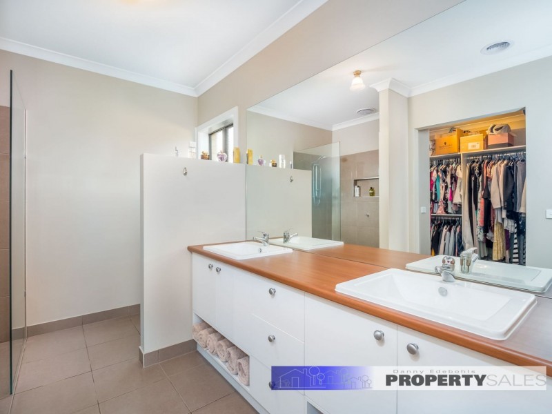 14 Sweetwater Place, Moe VIC 3825