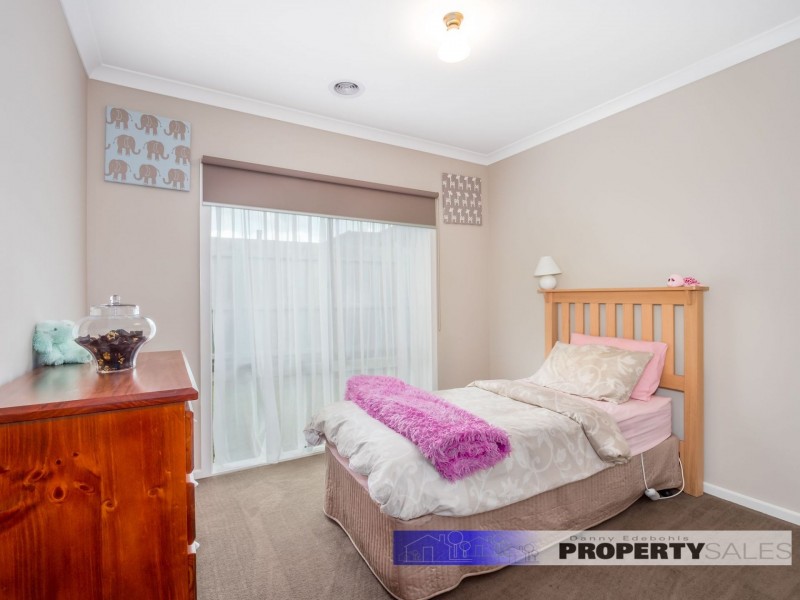 14 Sweetwater Place, Moe VIC 3825