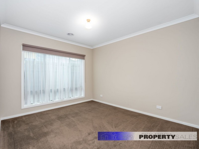 14 Sweetwater Place, Moe VIC 3825