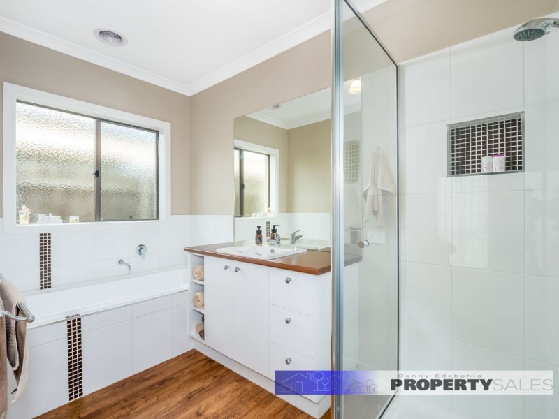 14 Sweetwater Place, Moe VIC 3825