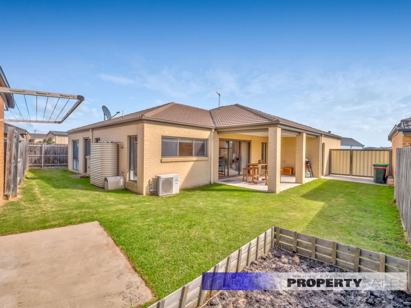 14 Sweetwater Place, Moe VIC 3825