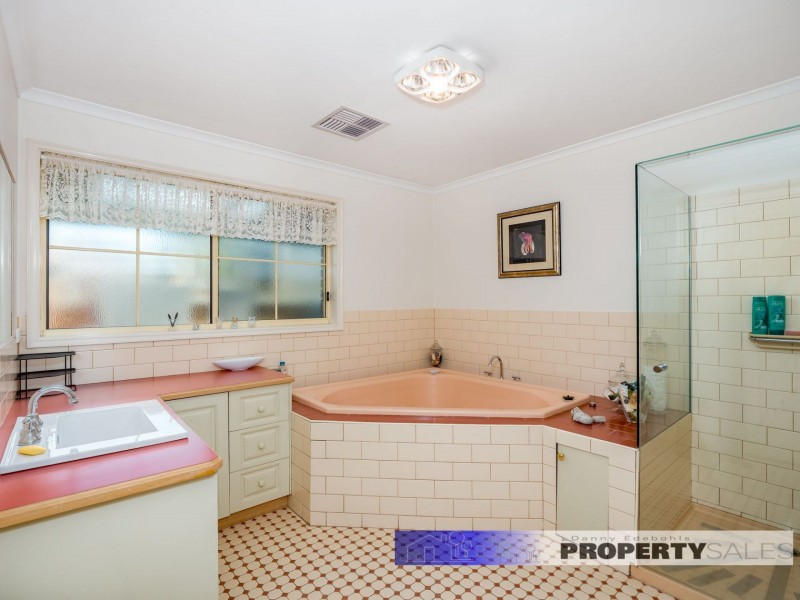 9 Sherwood Court, Newborough VIC 3825