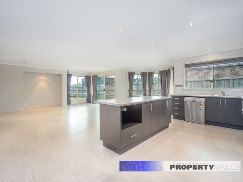 13 Leadbeater Mews, Newborough VIC 3825