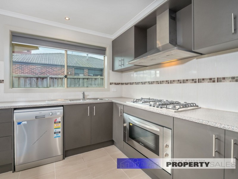 13 Leadbeater Mews, Newborough VIC 3825