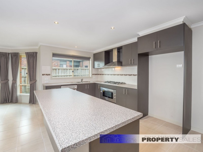 13 Leadbeater Mews, Newborough VIC 3825