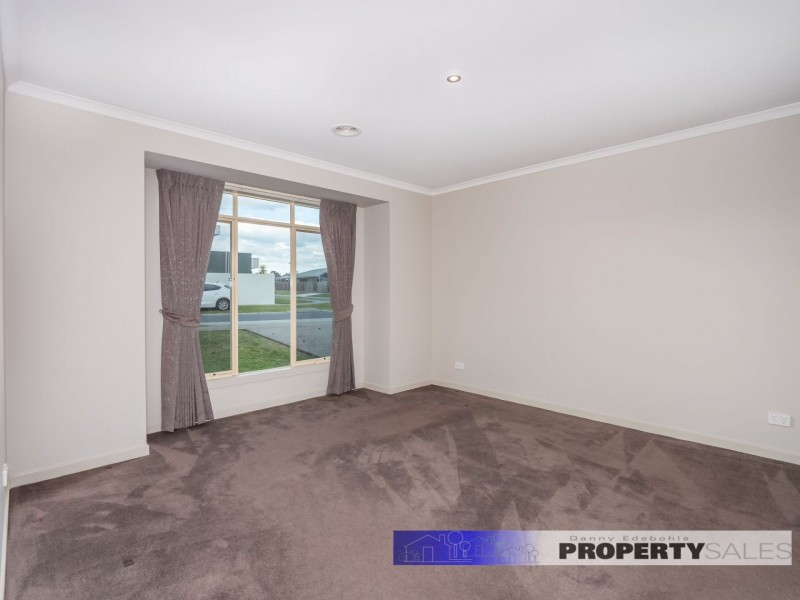 13 Leadbeater Mews, Newborough VIC 3825