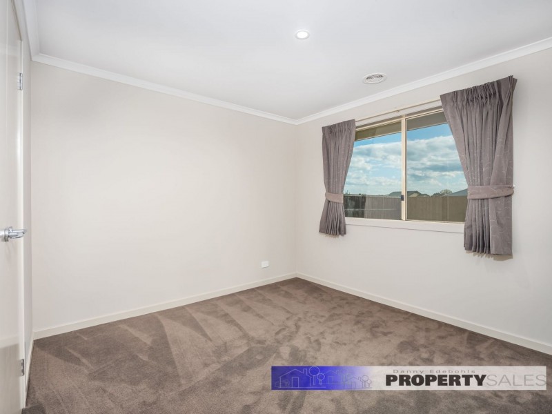 13 Leadbeater Mews, Newborough VIC 3825