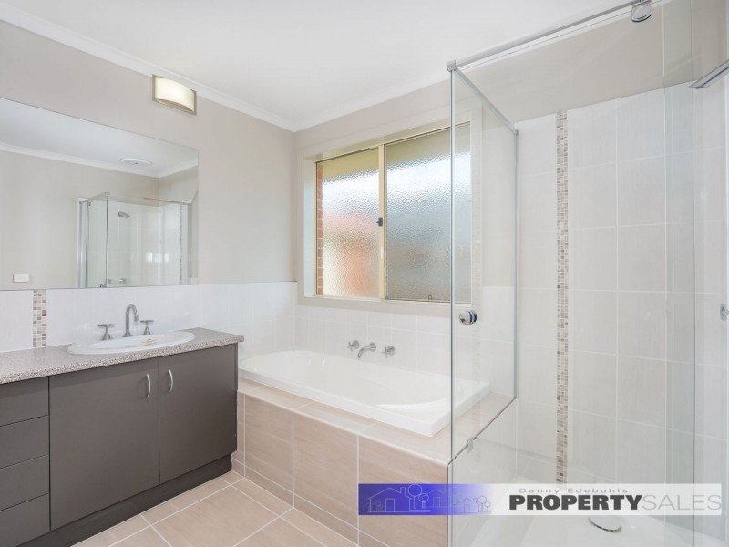 13 Leadbeater Mews, Newborough VIC 3825