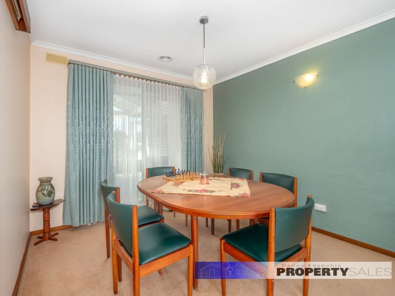 8 Tresswell Avenue, Newborough VIC 3825