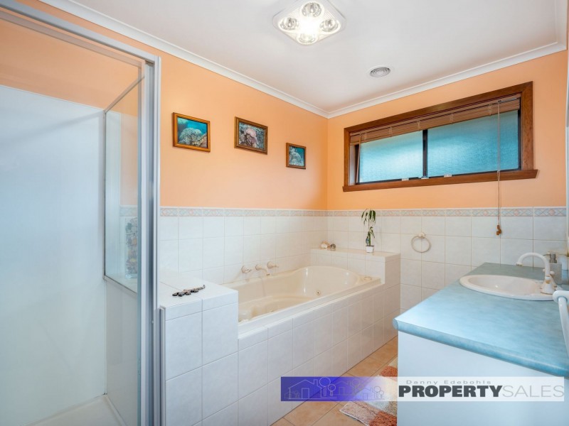 8 Tresswell Avenue, Newborough VIC 3825