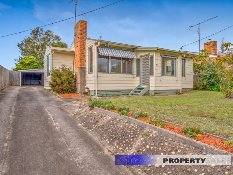17 Boolarra Avenue, Newborough VIC 3825