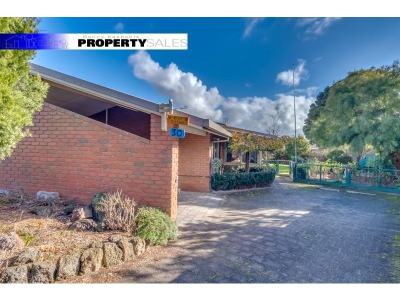 30 Randall Crescent, Moe VIC 3825