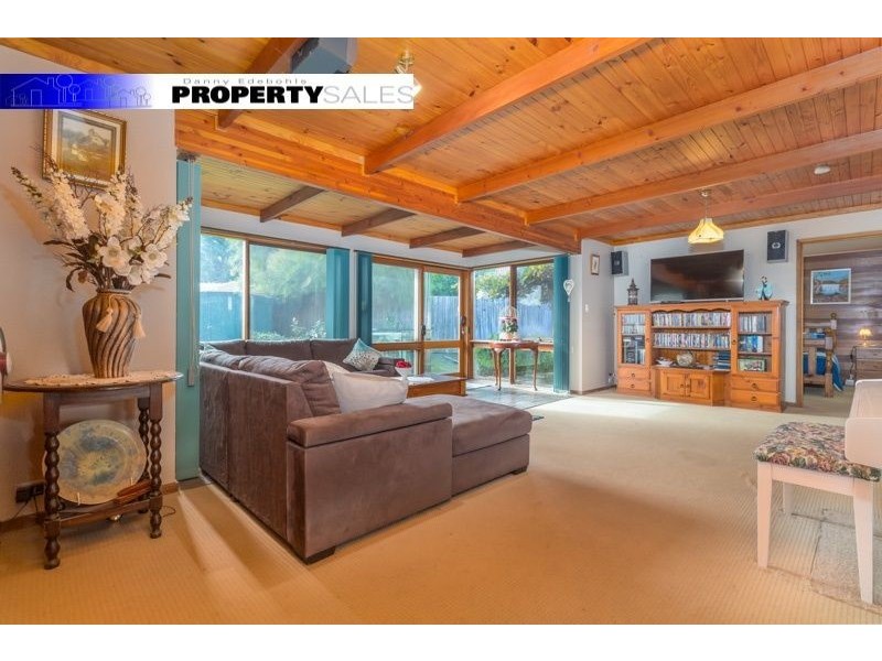 30 Randall Crescent, Moe VIC 3825