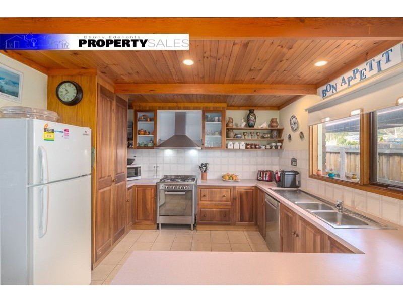 30 Randall Crescent, Moe VIC 3825