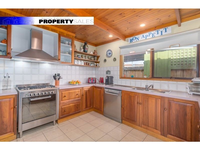 30 Randall Crescent, Moe VIC 3825