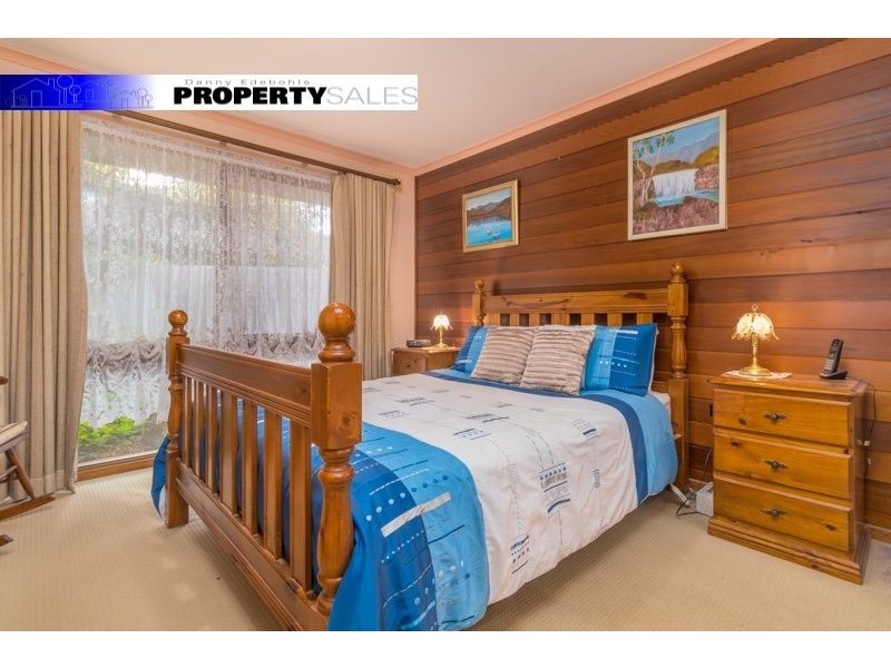 30 Randall Crescent, Moe VIC 3825